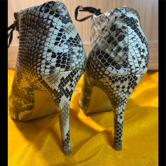 ✨ Gorgeous Snake Print Ankle Stiletto heel booties by Spring  Size 39 EUC. - Picture 4 of 11